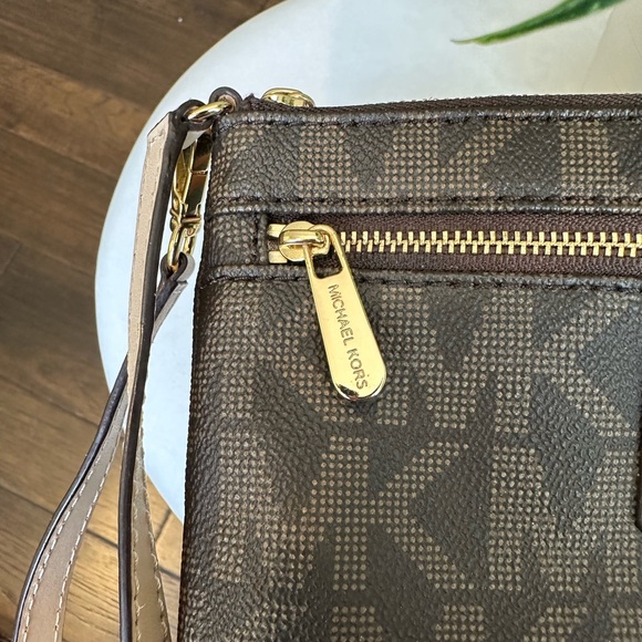 Michael Kors Logo Wristlet Wallet - Picture 3 of 6